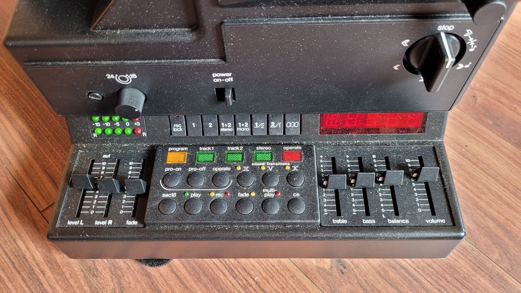 Home cinéma: Vintage EUMIG S 940 STEREO Multiprocessor Projektor – Défectueux à Ecuvillens par Pastel-2018 1