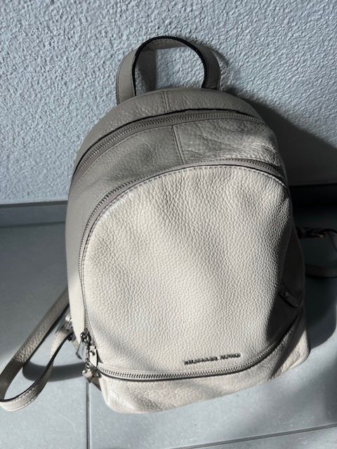 Michael Kors Sacs à dos: MICHAEL KORS Rucksack aus Leder. – D'occasion à Neerach par romiping 1