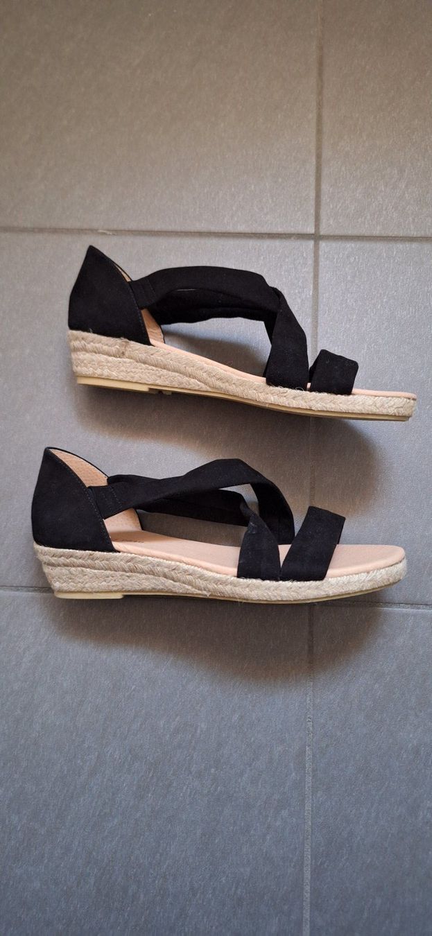 Scarpe da donna: sandale noire en cuir – Nuovo (secondo la descrizione) da Lussery-Villars venduto da pousinete02 1