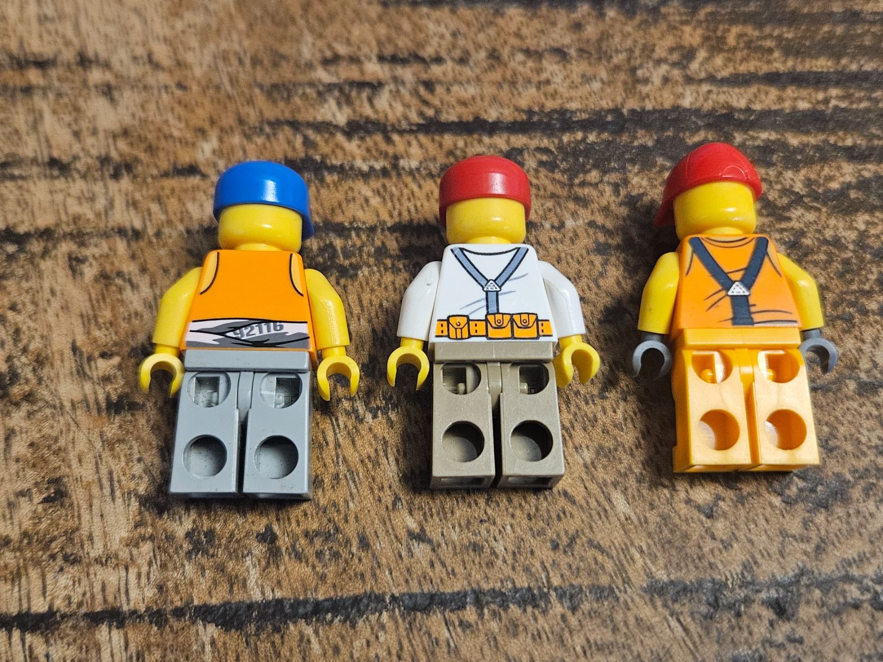 Lego Kit di costruzioni: lego lot de 3 figurines – Usato da Confignon venduto da Ecrofigs 1