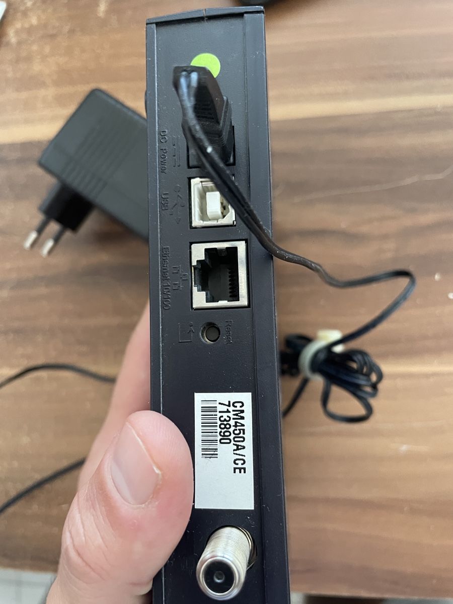 Arris Modem & Router: Kabelmodem Arris CM450A/CE mit Netzteil gebraucht – Usato da Reinach BL venduto da E60M5 3
