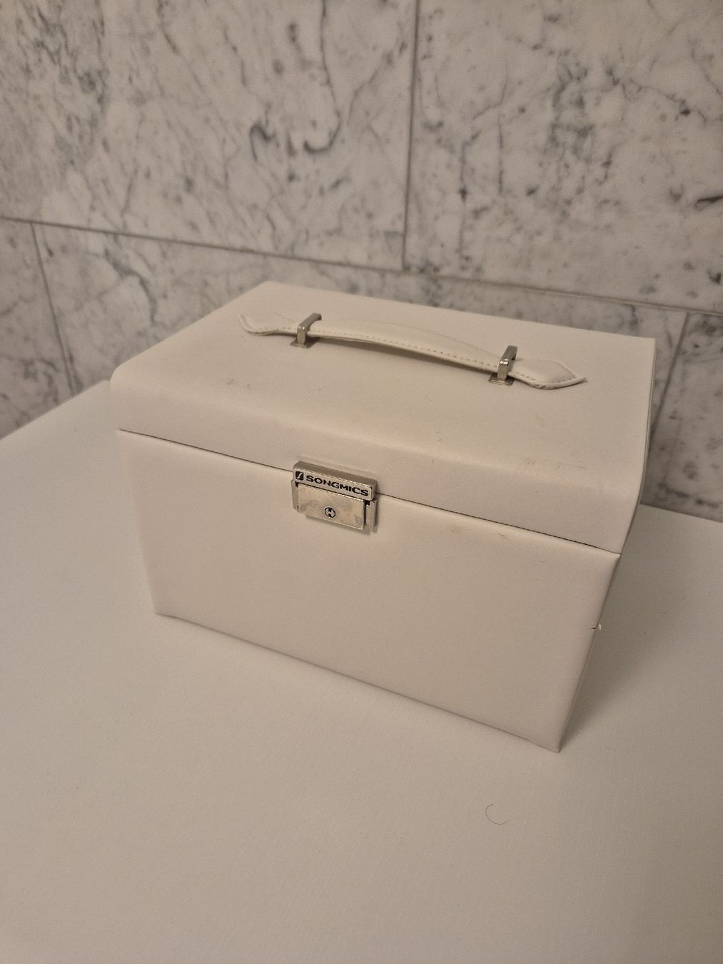 Portagioie: Grosse weisse Schmuckbox mit vielen Fächern – Usato da Zürich venduto da ElAnnsi 7