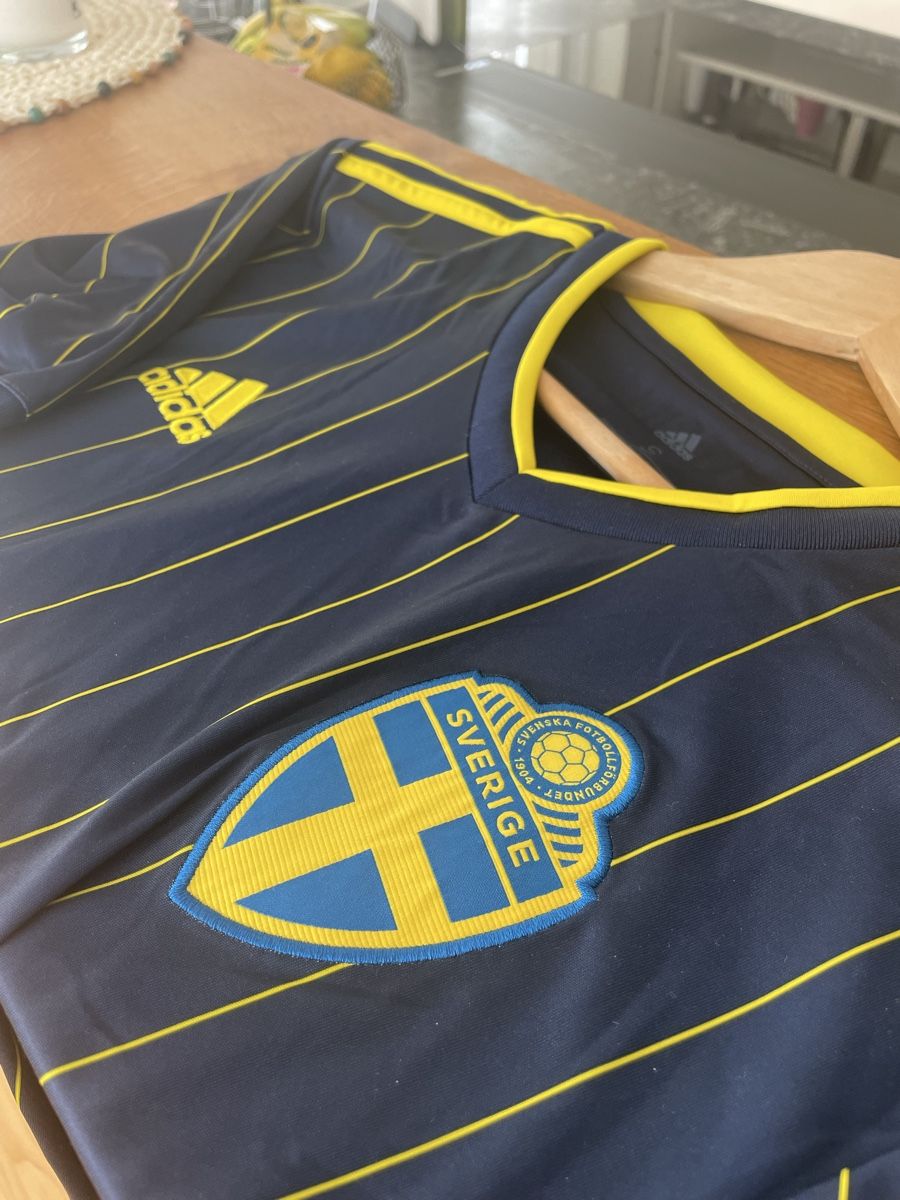 Adidas Leibchen & Hosen: Maillot Suède Taille S – Neu (gemäss Beschreibung) aus Marsens von laulauba 2