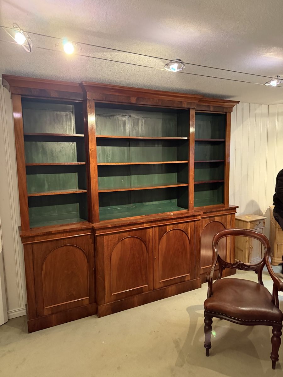 Regale: Bereakfront, open Bookcase Mahagoni viktorianisch um 1850 – Gebraucht aus Wettingen von NickInc 1