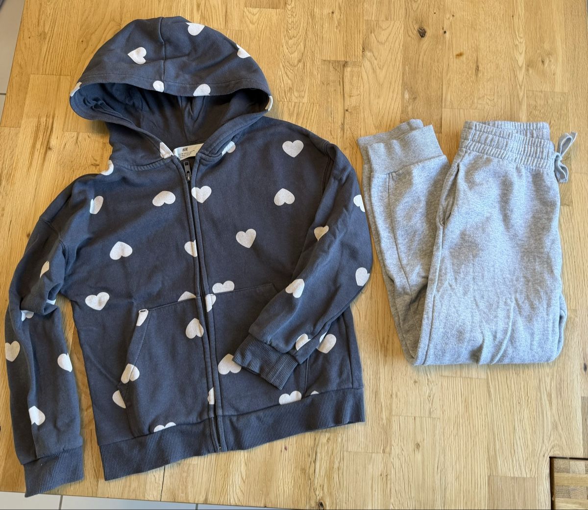 Lotti & Set di vestiti: Mädchen Kleiderpaket 14-teilig Grösse 122/128 – Usato da Otelfingen venduto da luc_r2qc 7