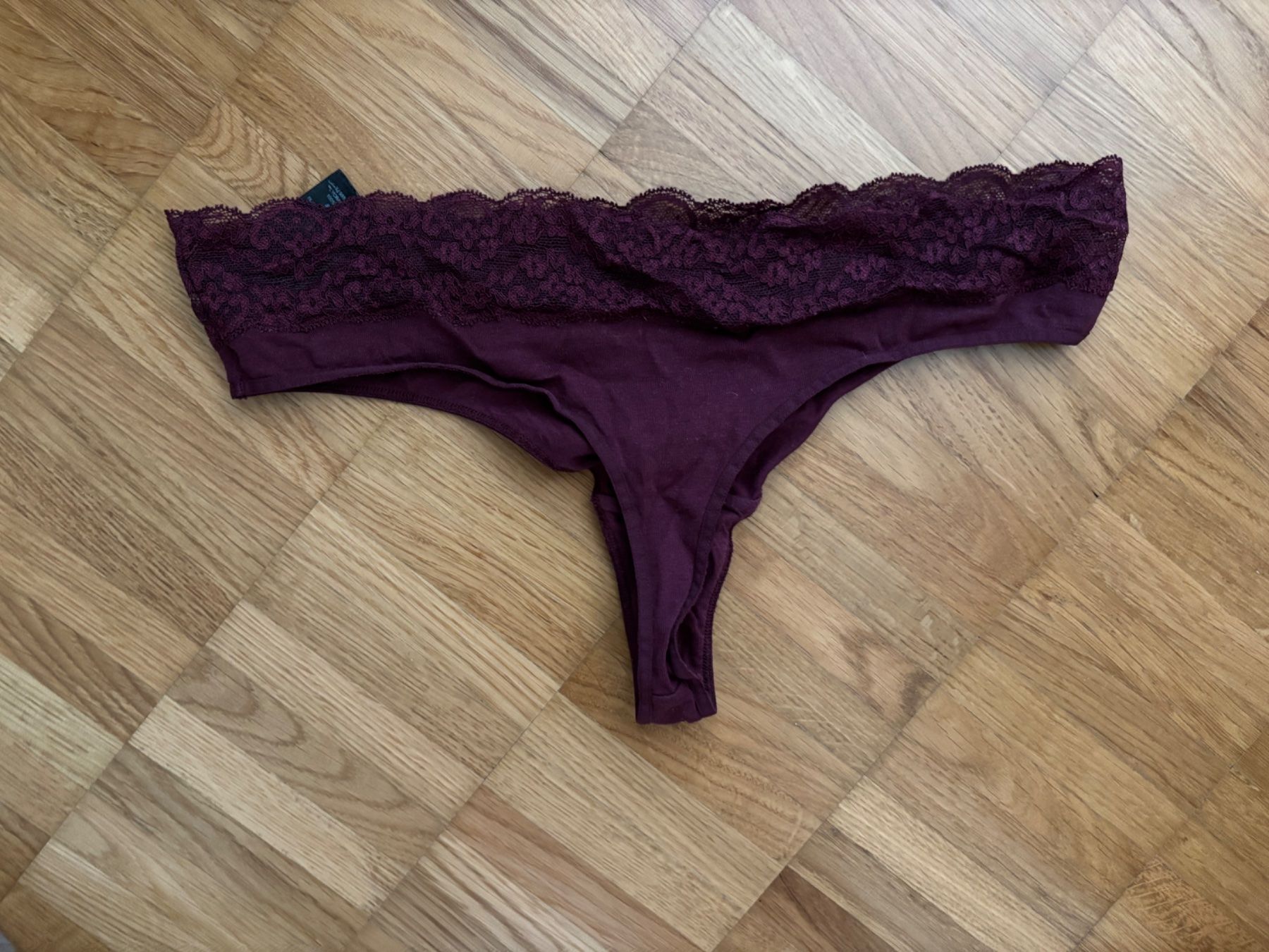 Sonstige Unterwäsche: Sexy Spitzen-String, Next, Gr. 38 – Gebraucht aus Winterthur von Sunshine143 1