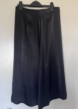 Jupe midi en satin noir Promod en 38