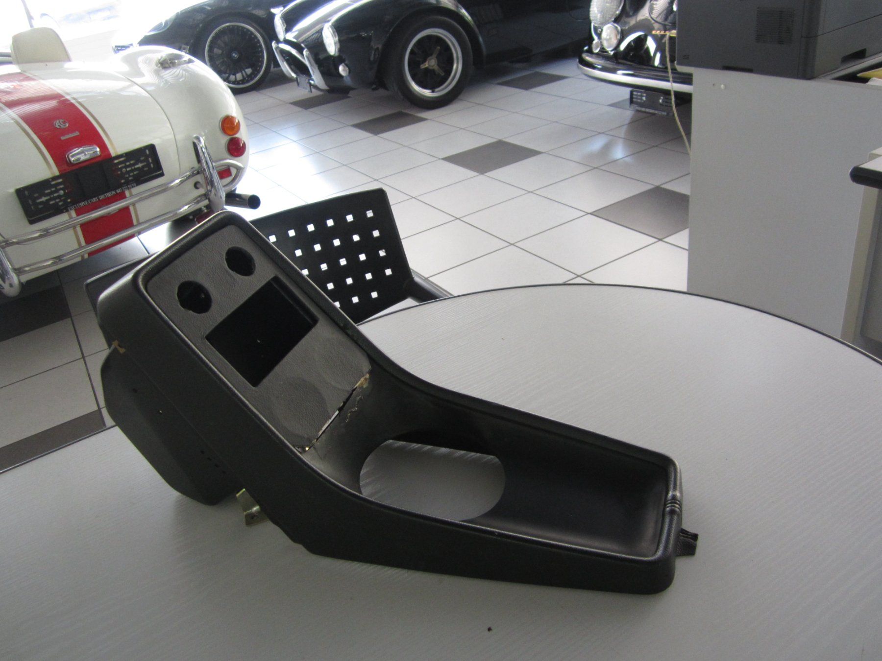 Porsche Tutti pezzi di ricambio auto: Porsche 911/930 G-Modell Mittelkonsole – Usato da Dietikon venduto da exclusive-cars-ag 2