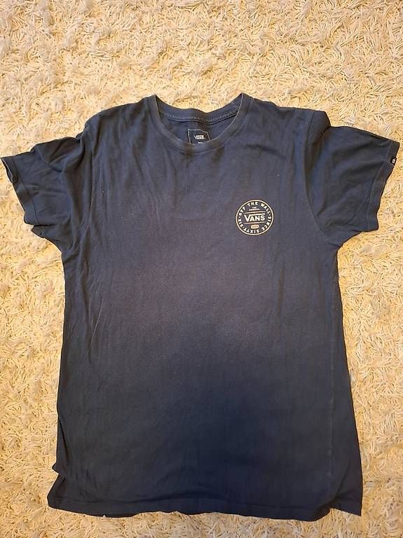 T-shirt: T-Shirt Vans – Usato da Niederuzwil venduto da Liberatopixel