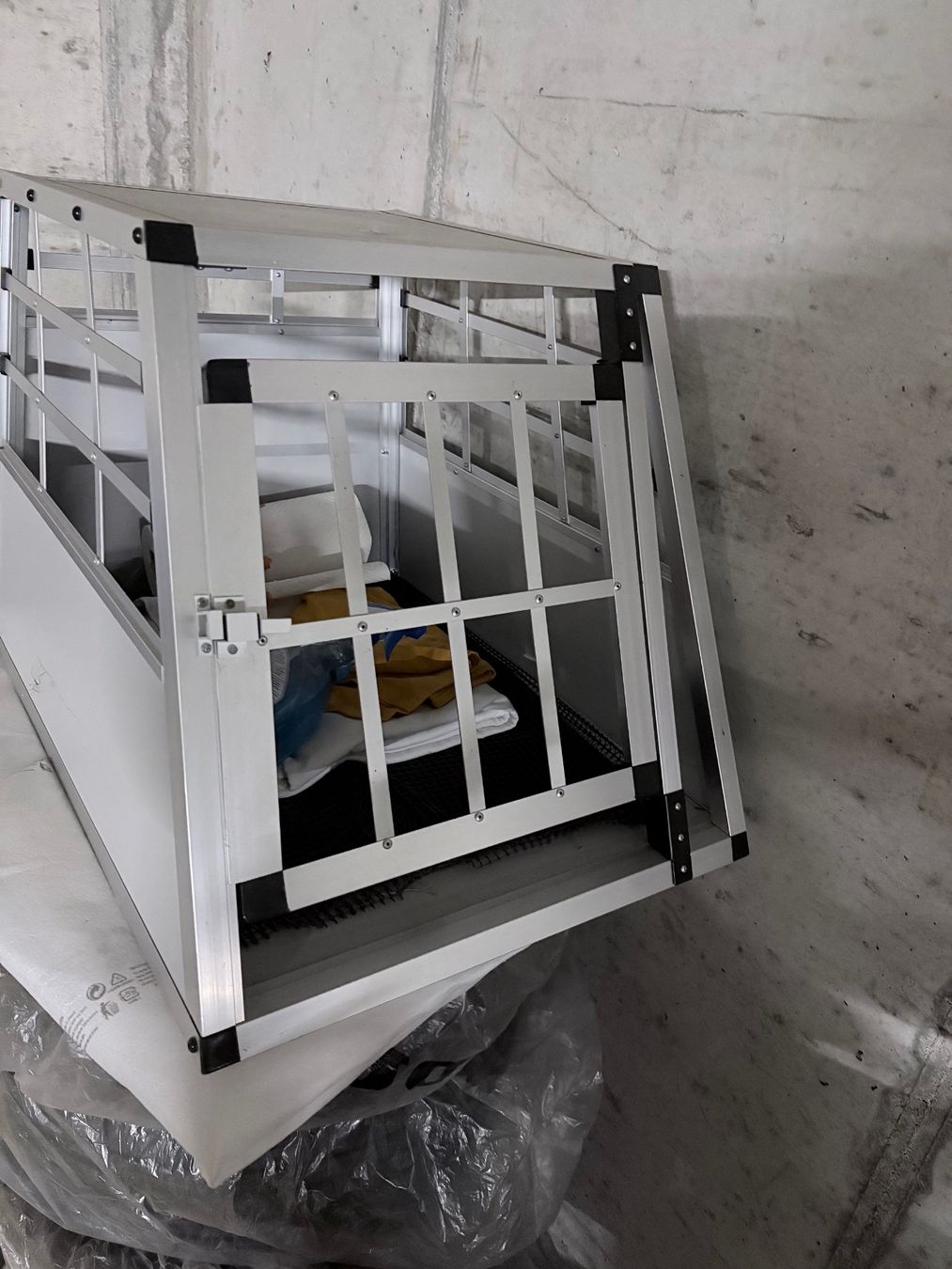 Cucce & Letti: Hundbox / Autobox – Usato da Zürich venduto da borbos
