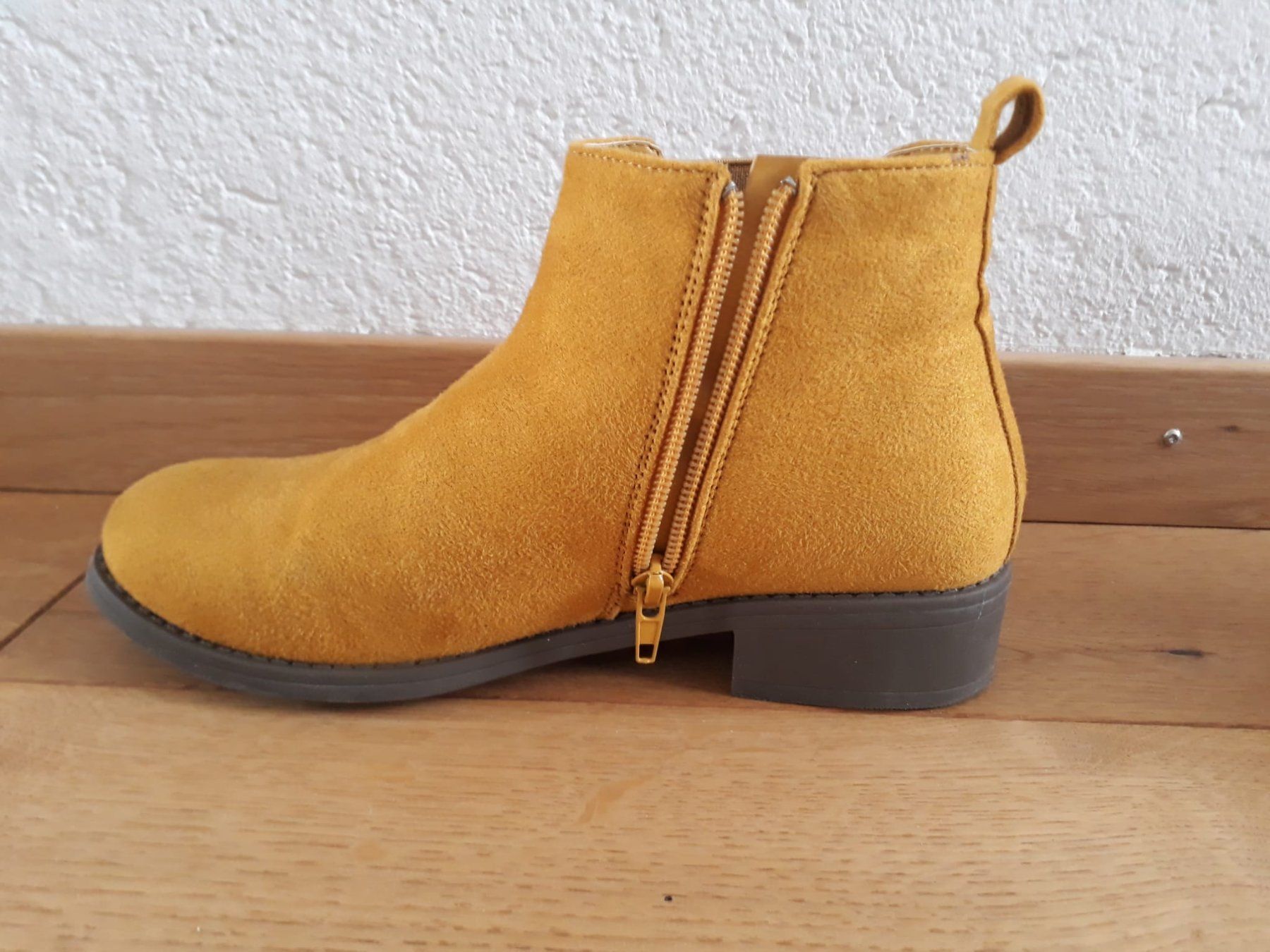 Scarpe per ragazze: Boots – Usato da Huttwil venduto da Yellow74