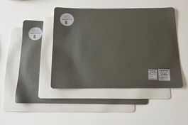 4 neue Wende Tischset. Kunstleder. Weiss/Grau