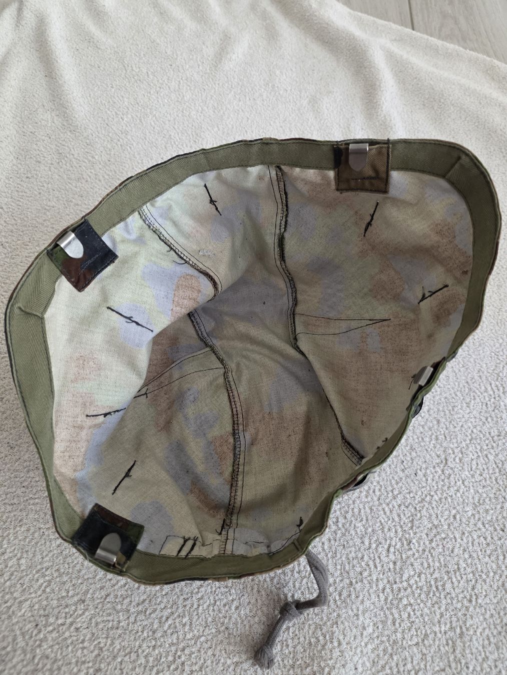 Schweizer Armee Uniformi: Schweizer Armee Helm Überzug Militär – Usato da Dorf venduto da Echo_Elements 2