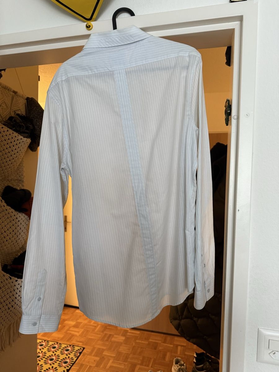 Guess Hemden: GUESS Herrenhemd Gr. S gestreift hellblau/weiss – Gebraucht aus Opfikon von Perlentaucher73 1
