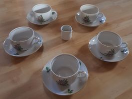 Goldrand-Kaffee/Teegeschirr mit Rosen