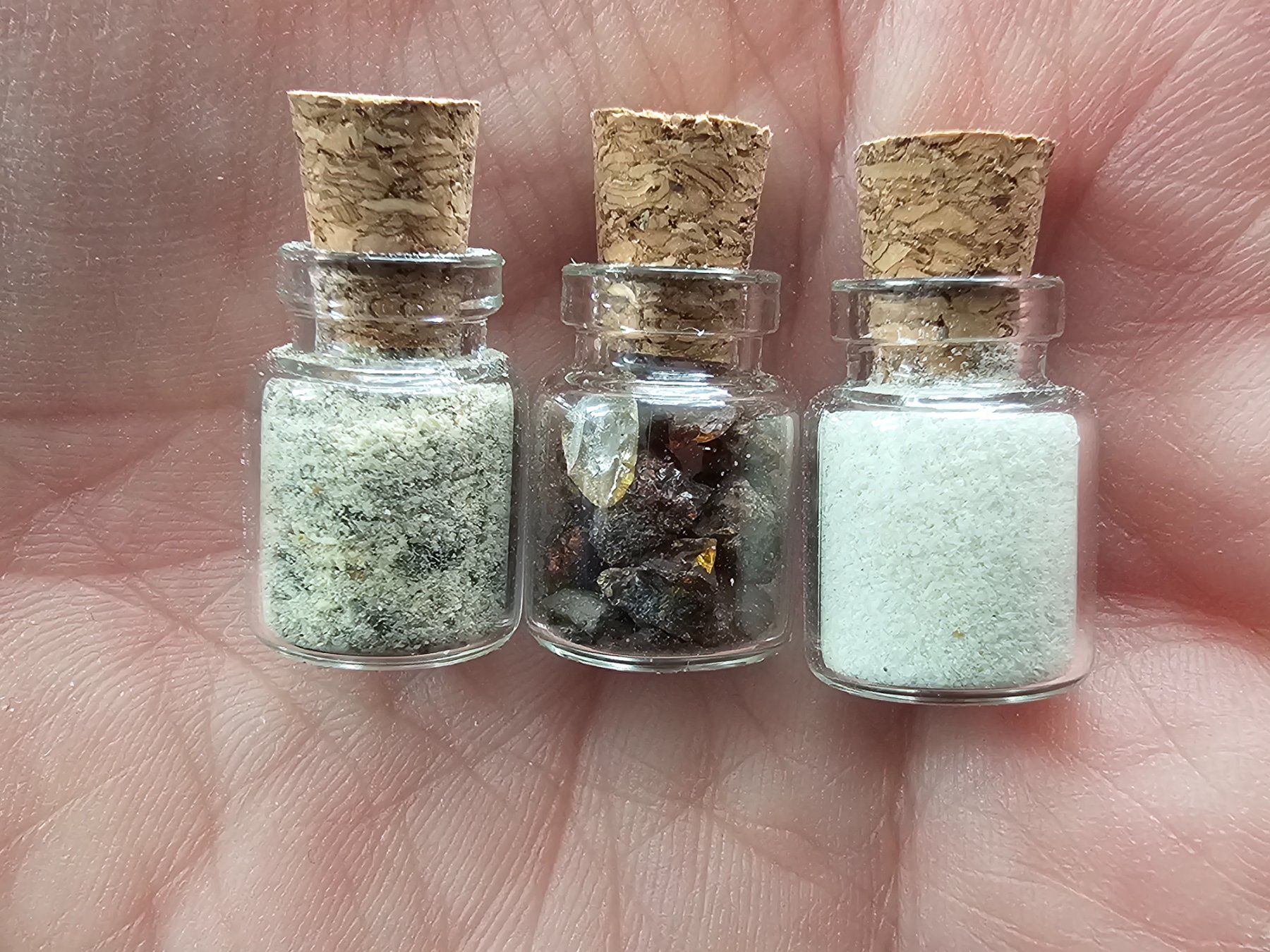 Minerali & Pietre curative: 15x Bernstein im Mini Glas Pulver Splitter Dose Test Deko – Nuovo (secondo la descrizione) da Riedt b. Erlen venduto da Gottestraene 2