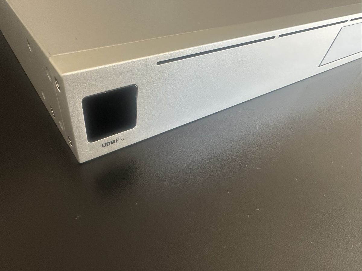 Unifi Modems & Routeurs: Unifi UDM Pro (Cloud Gateway) – D'occasion à Bern par Illimark 3
