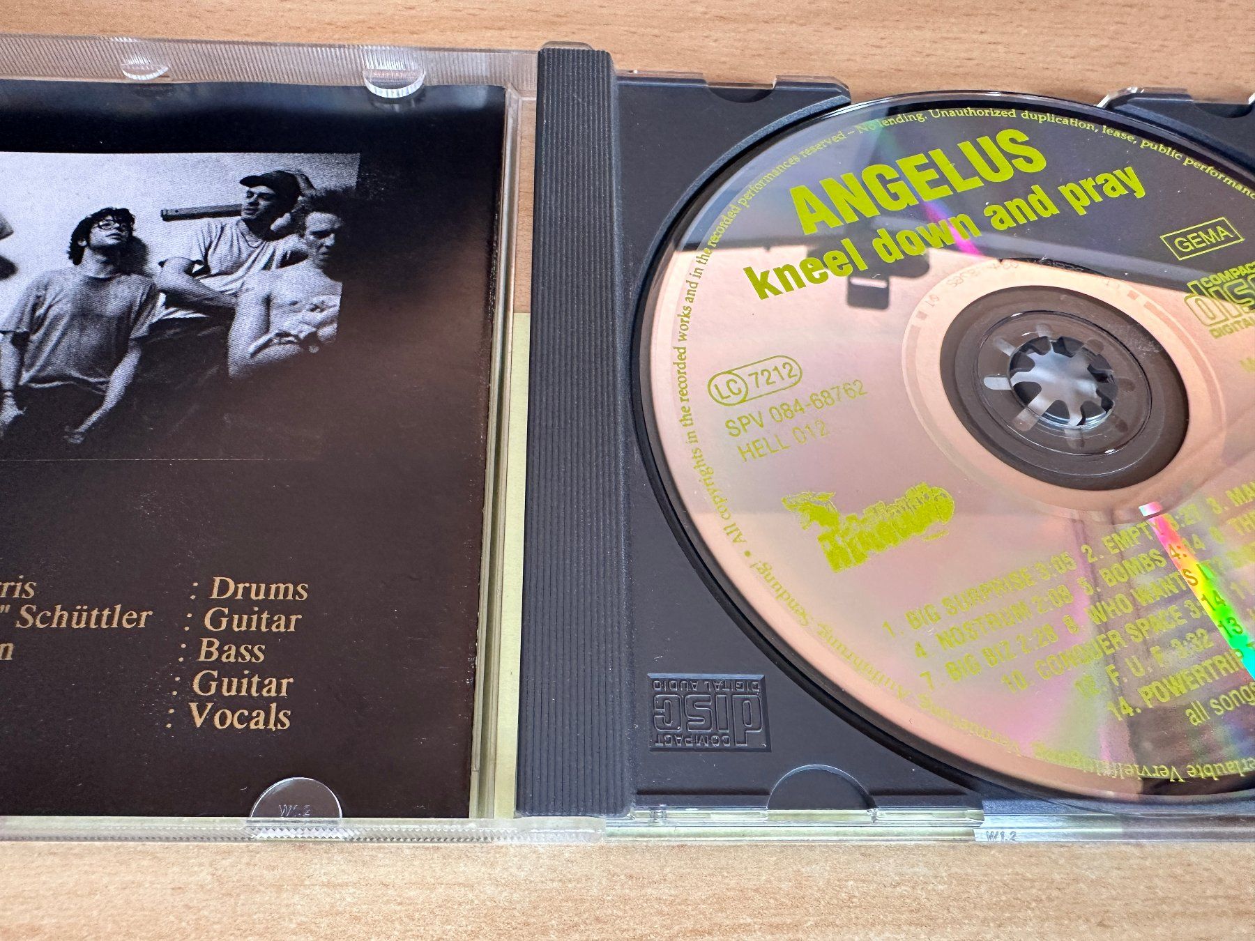 CD: Angelus – Kneel Down And Pray – Usato da Rikon im Tösstal venduto da Alpenmutz 2