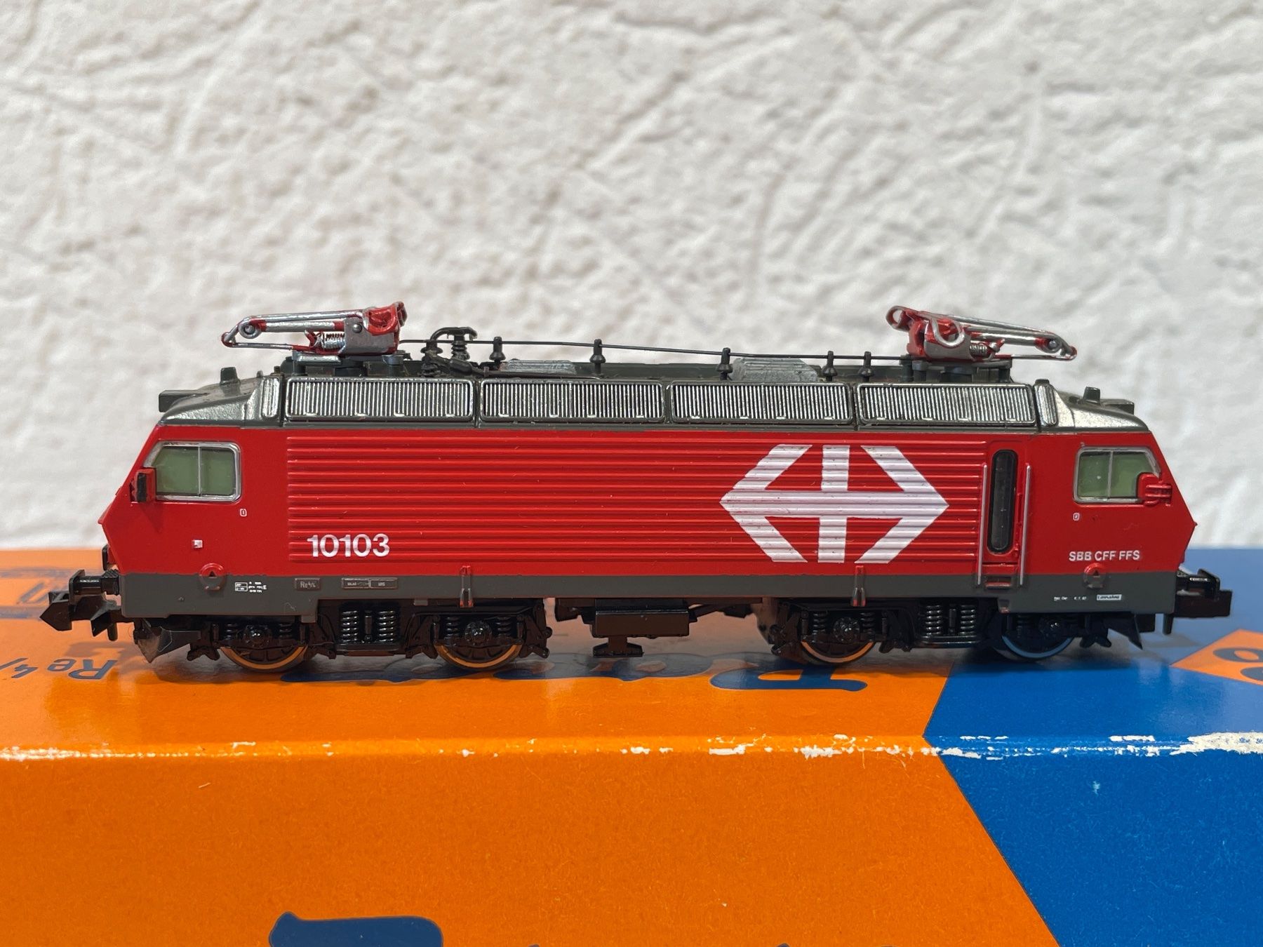 Roco Modellini di ferrovie: Roco 02166 B, SBB Re 4/4 IV 10103 – Usato da Wilderswil venduto da Modellbahn-Shop-Moll 3