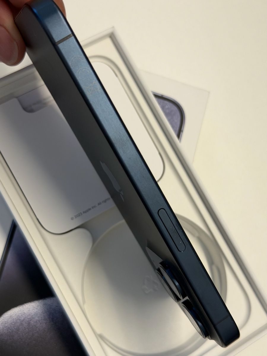 Apple Telefoni cellulari / Smartphones: iPhone 15 Pro Blue Titanium 128GB ab1.- – Usato da Murten venduto da Ads1 4