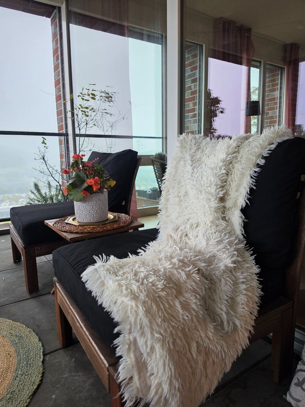 Ikea Poltrone: Ikea Mini Lounge, 2 Sessel und Tisch – Usato da St. Gallen venduto da Klemensa 1