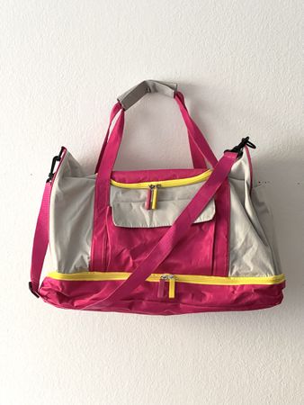 Sac de sport rose et gris avec compartiment chaussures