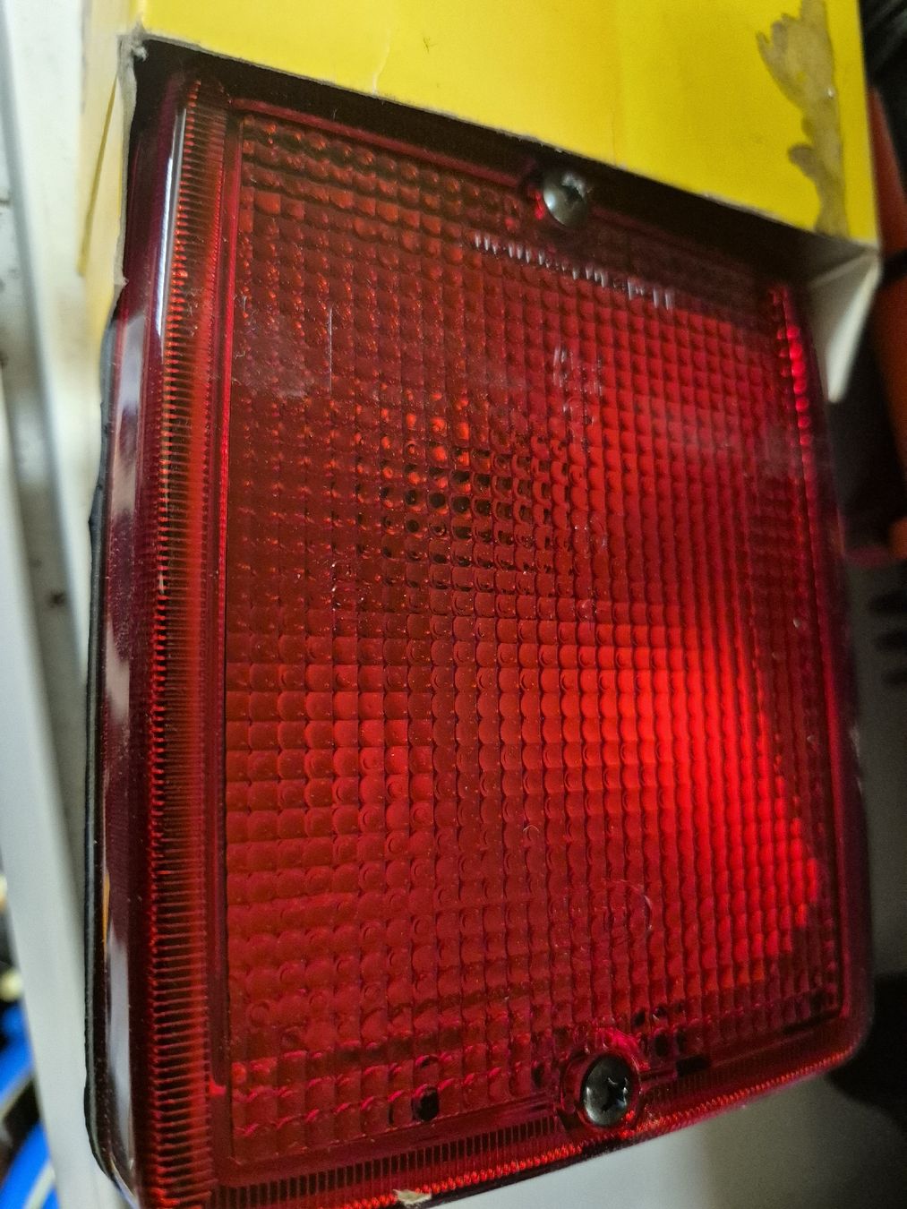 Tutti pezzi di ricambio auto: 2DA 003 236-331 Hella Leuchte – Nuovo e nell'imballaggio originale da Bichwil venduto da surfwind307 1