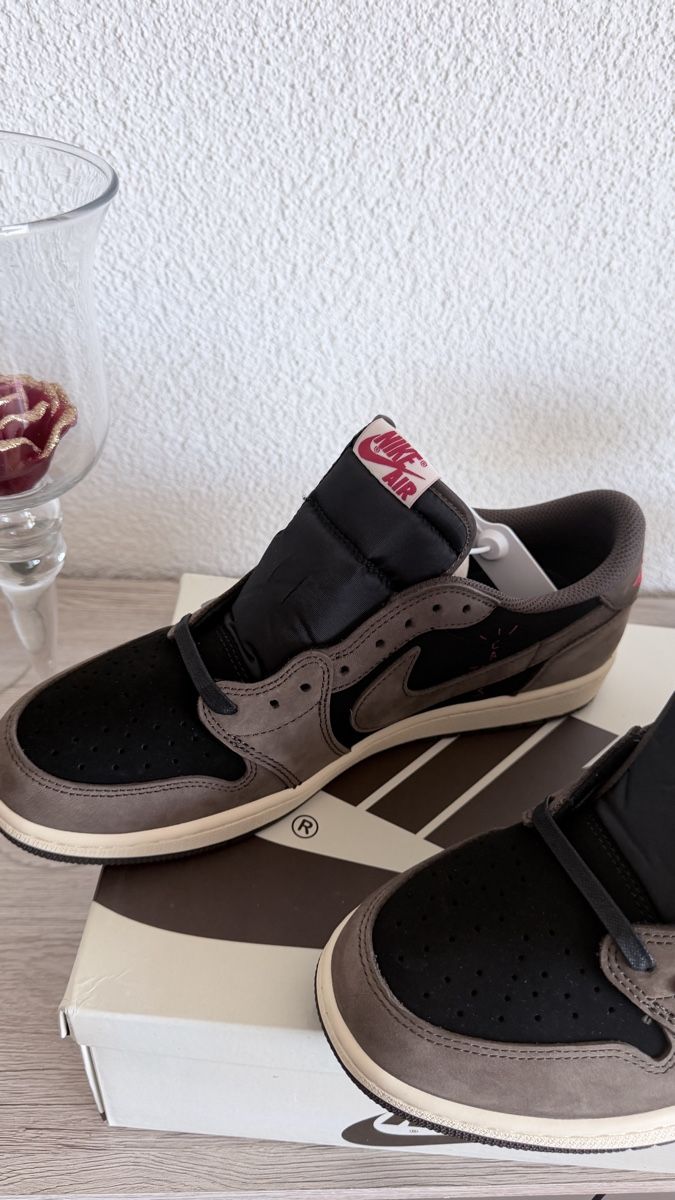 Jordan Scarpe da uomo: Nike Air Jordan 1 Low Gross 43 – Nuovo e nell'imballaggio originale da Buttikon SZ venduto da mei_s7q9 2