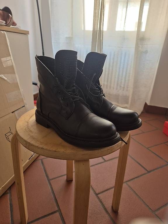 Scarpe da uomo: Black lace boots-40. Worn once – Usato da Bellinzona venduto da eli_rc9k 1