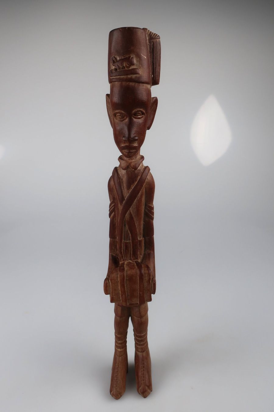 Skulpturen & Statuen: Handgefertigte Holz Colon-Figur – Gebraucht aus Volketswil von brockipfannenstil 1