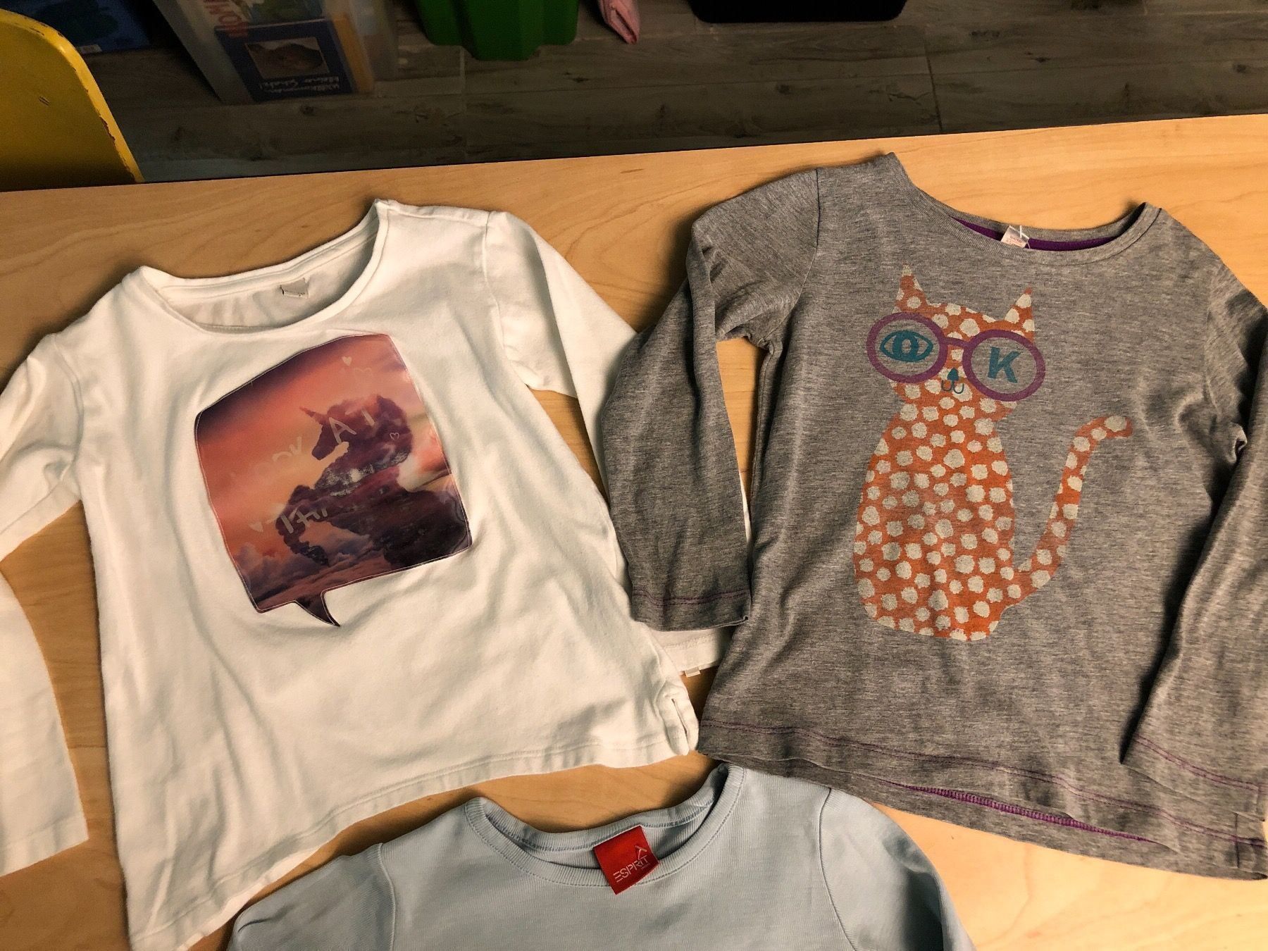 Esprit Maglioni & Felpe: 3 süsse Esprit Shirts Gr.104 – Usato da Obergerlafingen venduto da cabo4 1