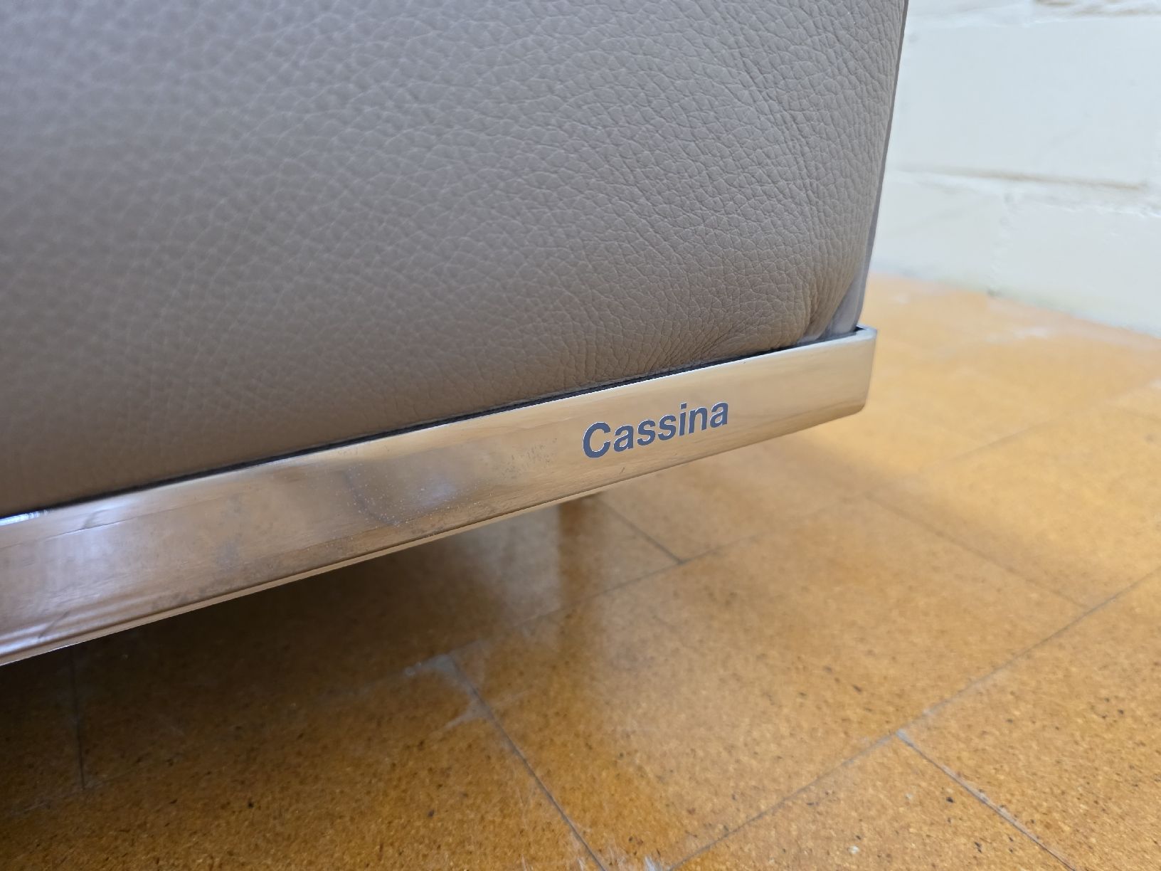Cassina Divani: Original Cassina LC3 Sofa Le Corbusier Leder – Usato da Lichtensteig venduto da Polsterwerk 4