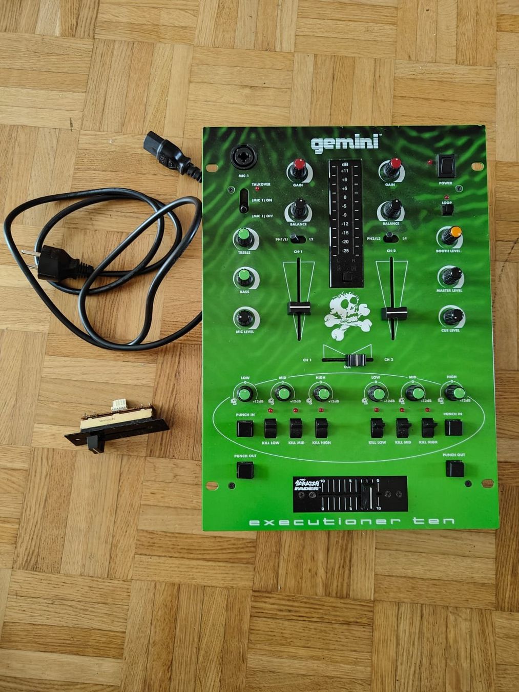Console di mixaggio: Table de mixage DJ Gemini KL-10 Executioner – Usato da Genève venduto da FadiF 2