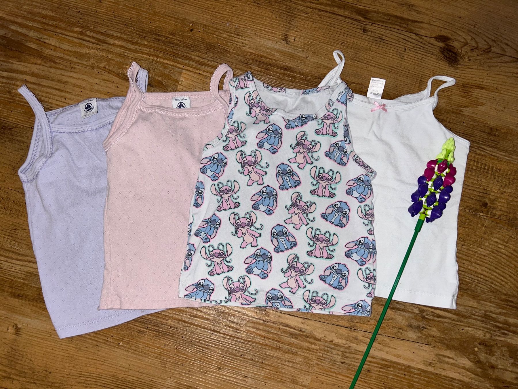 Lotti & Set di vestiti: 4 Unterhemden 98/104 – Usato da Safenwil venduto da 2hand_aber_wertvoll