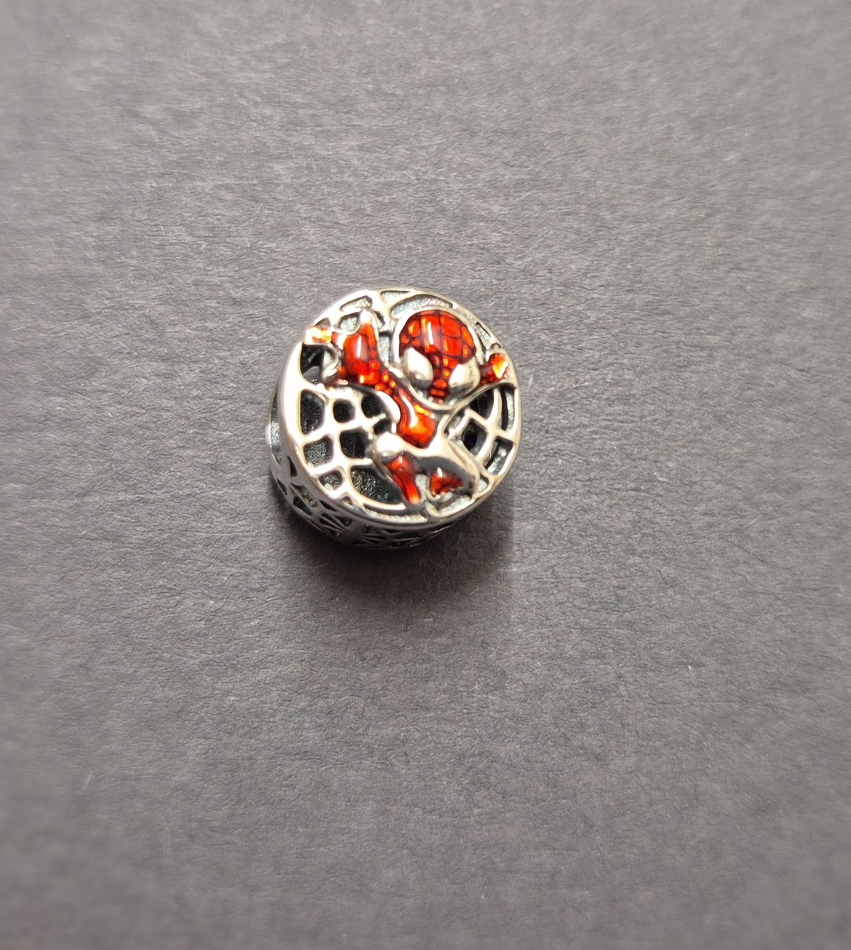 Anhänger: Charm Spidermann +Garantie – Neu (gemäss Beschreibung) aus Rotkreuz von Carbone_Bijou-Shop