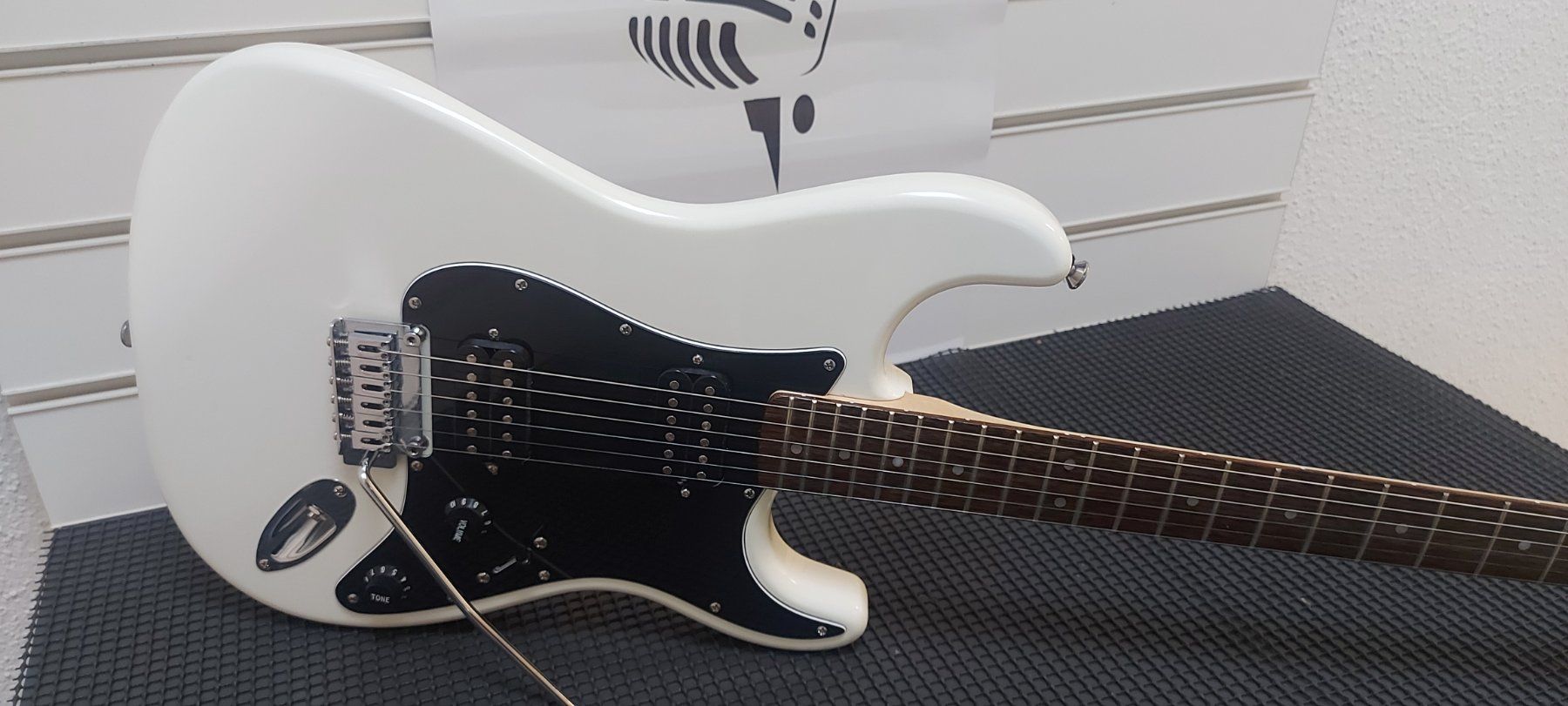 Squier Strumenti musicali: Fender Squier Stratocaster e-gitarre frisch ab service – Usato da Glattbrugg venduto da Swissmusik 2