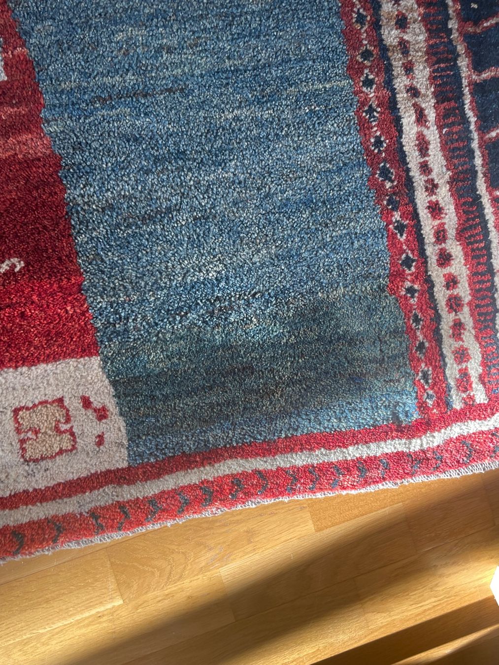 Teppiche: Teppich Patchwork Design Rot Blau Guter Zustand – Gebraucht aus Rheinfelden von SlimboJimbo 1