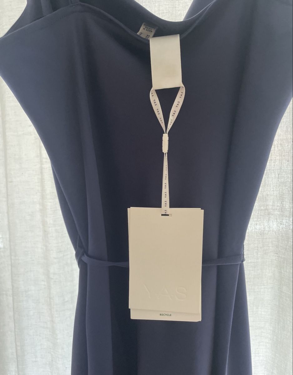 Kleider: YAS Satin Kleid dunkelblau – Neu und originalverpackt aus Zürich von nistam 1