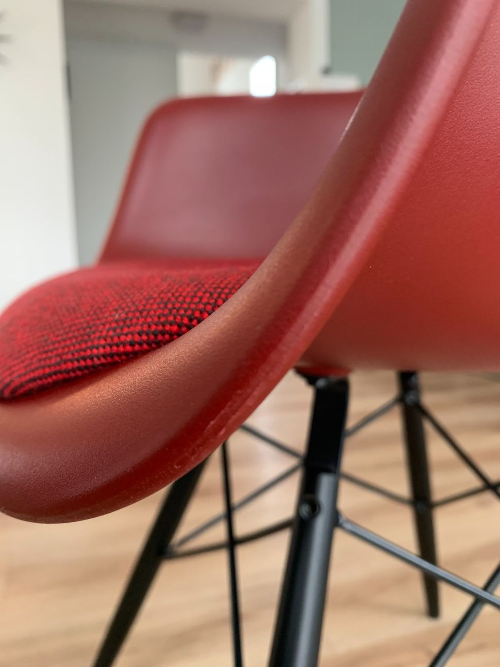 Vitra Sedie: Vitra Plastic Armchair – Oxide Red – Usato da Gossau SG venduto da kognit 9
