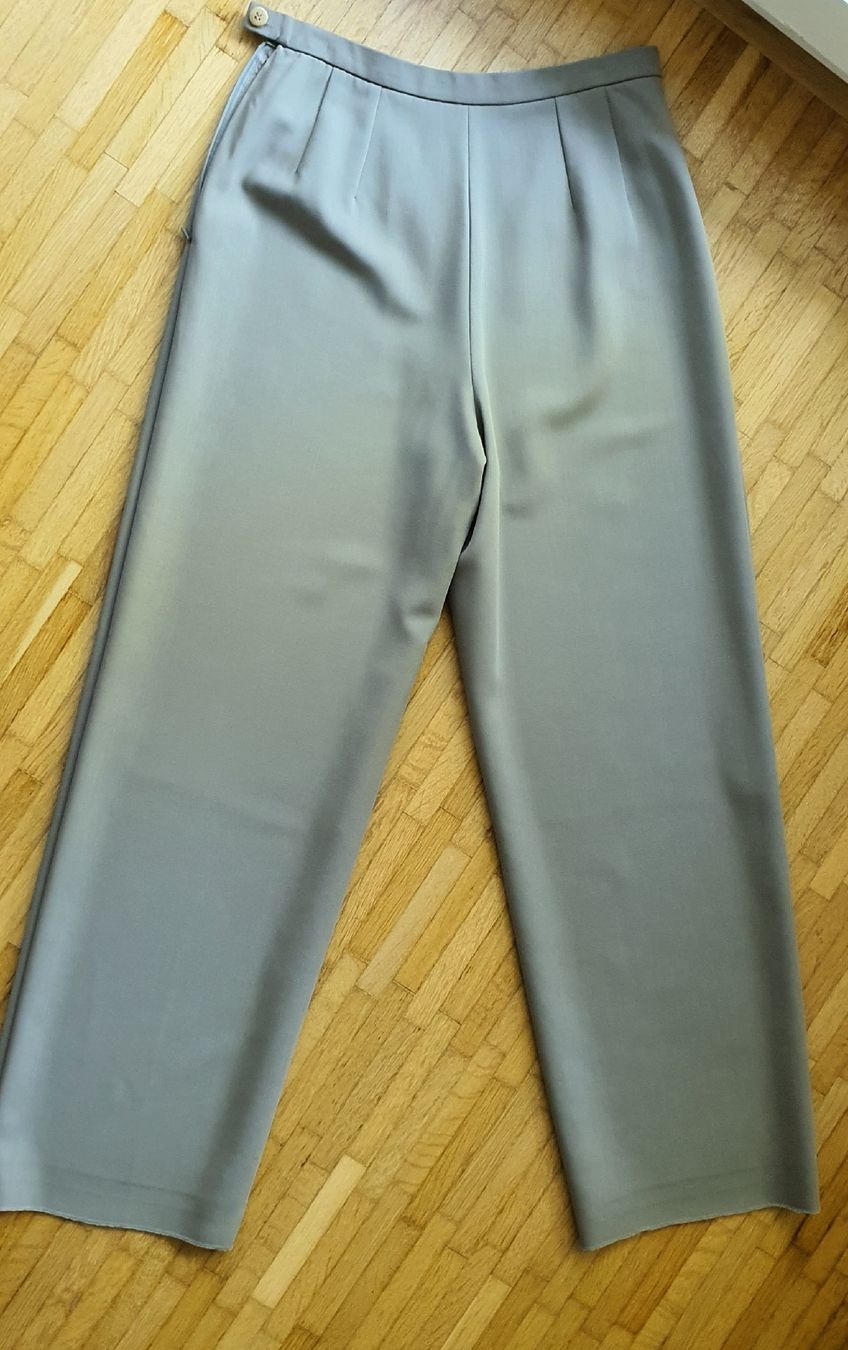 Armani Pantaloni: Giorgio Armani Hose – Usato da Basel venduto da Kristal4 4