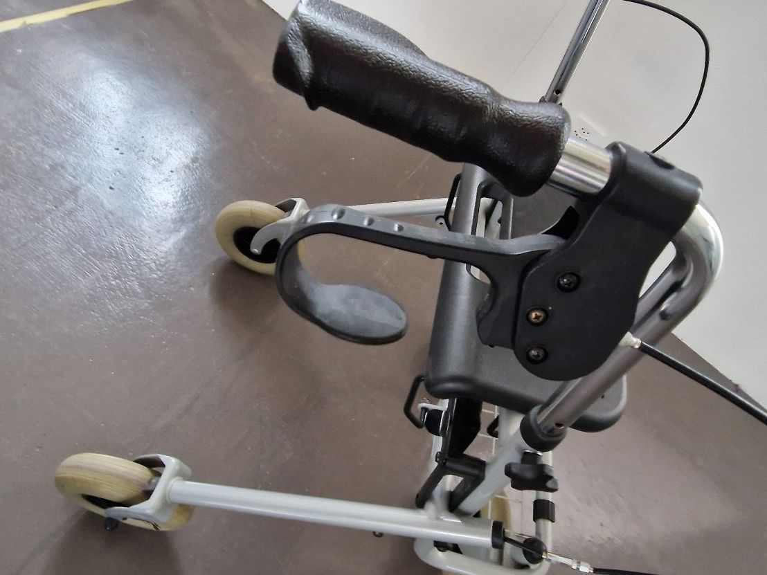 Gehhilfen: Rollator Farbe Grau Nr. 2 – Gebraucht aus Niederbipp von Trude04 3