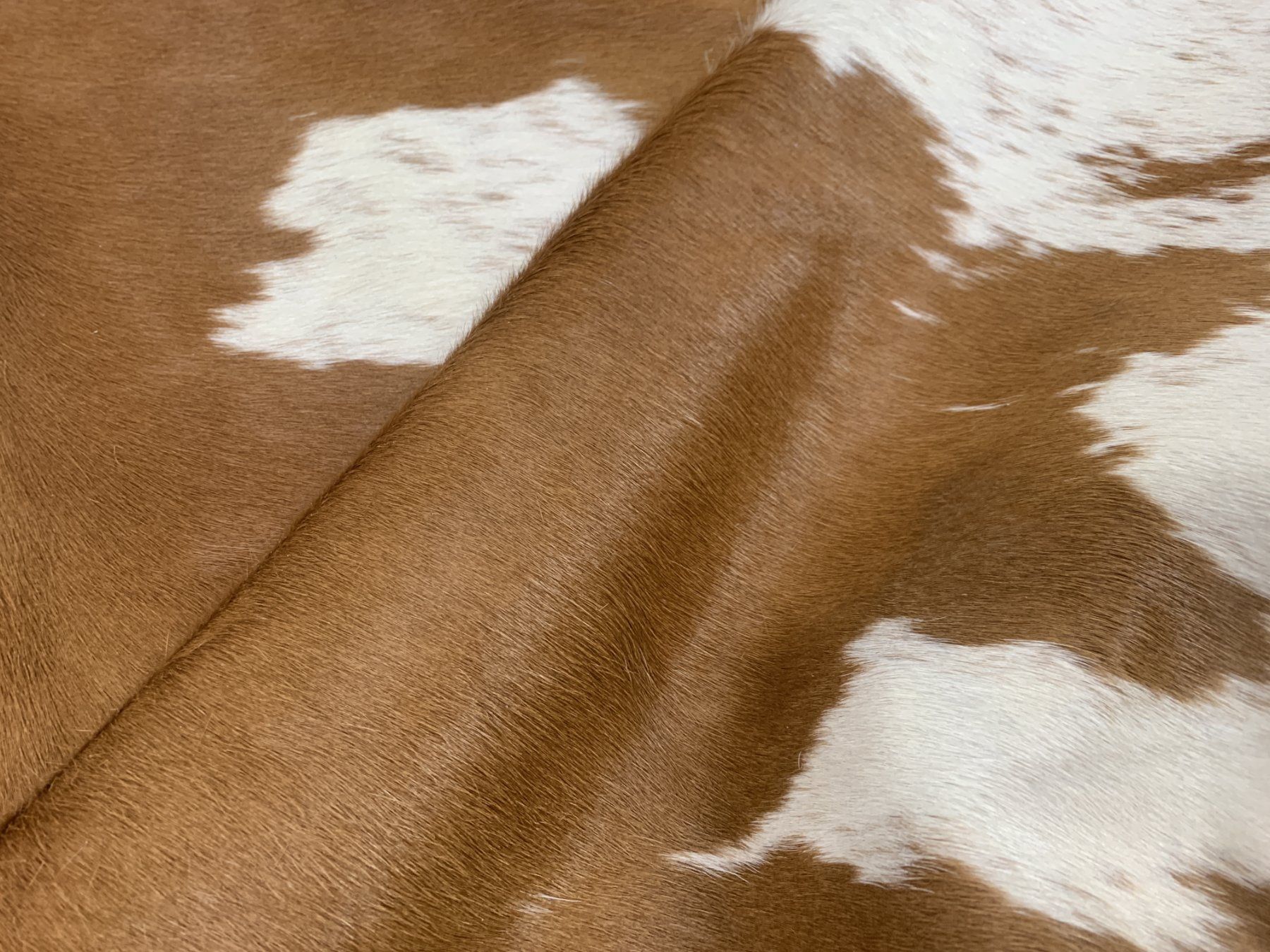 Tappeti: echtes Kuhfell Teppich Brown/White – Nuovo e nell'imballaggio originale da Arbedo venduto da patagonialeatherrugs 1