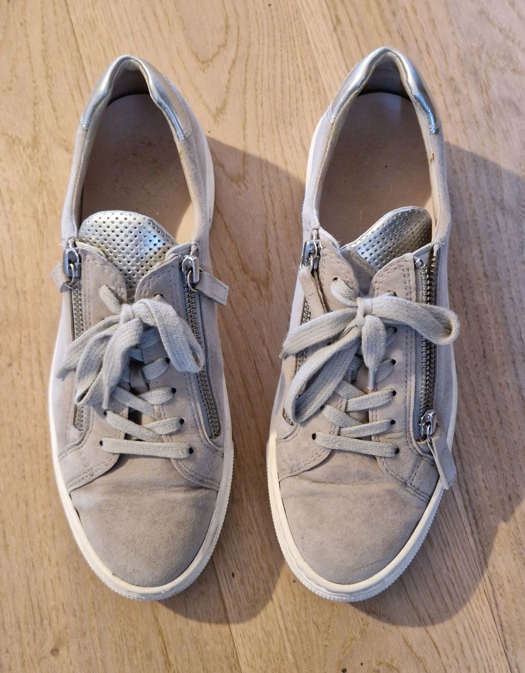 Gabor Scarpe da donna: Gabor Sneaker Gr. 38.5 Grau/silber, Reissverschluss – Usato da Gasel venduto da sale65
