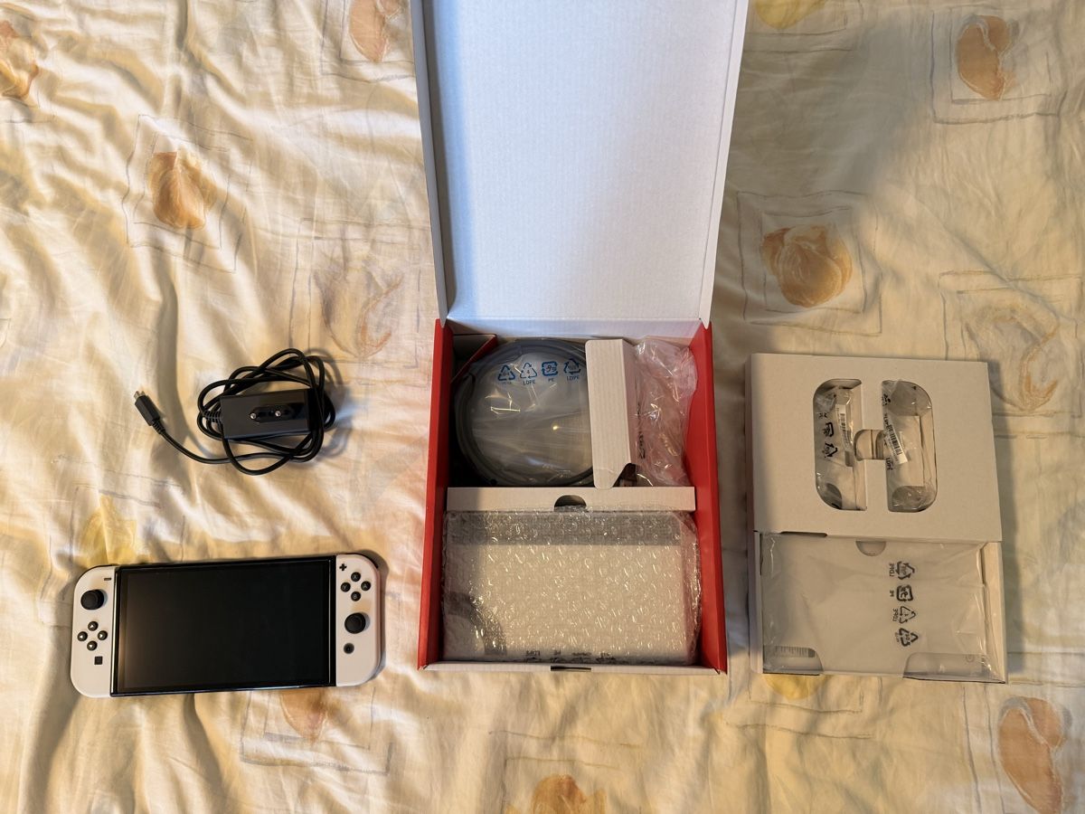 Nintendo Console: Nintendo Switch OLED weiss – Nuovo (secondo la descrizione) da Roggwil TG venduto da Cernix 3