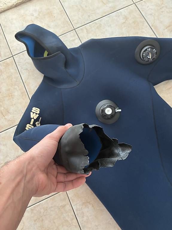 Mute per immersioni: Combinaison de plongée étanche  – Usato da Cortaillod venduto da dav_7sxj 3