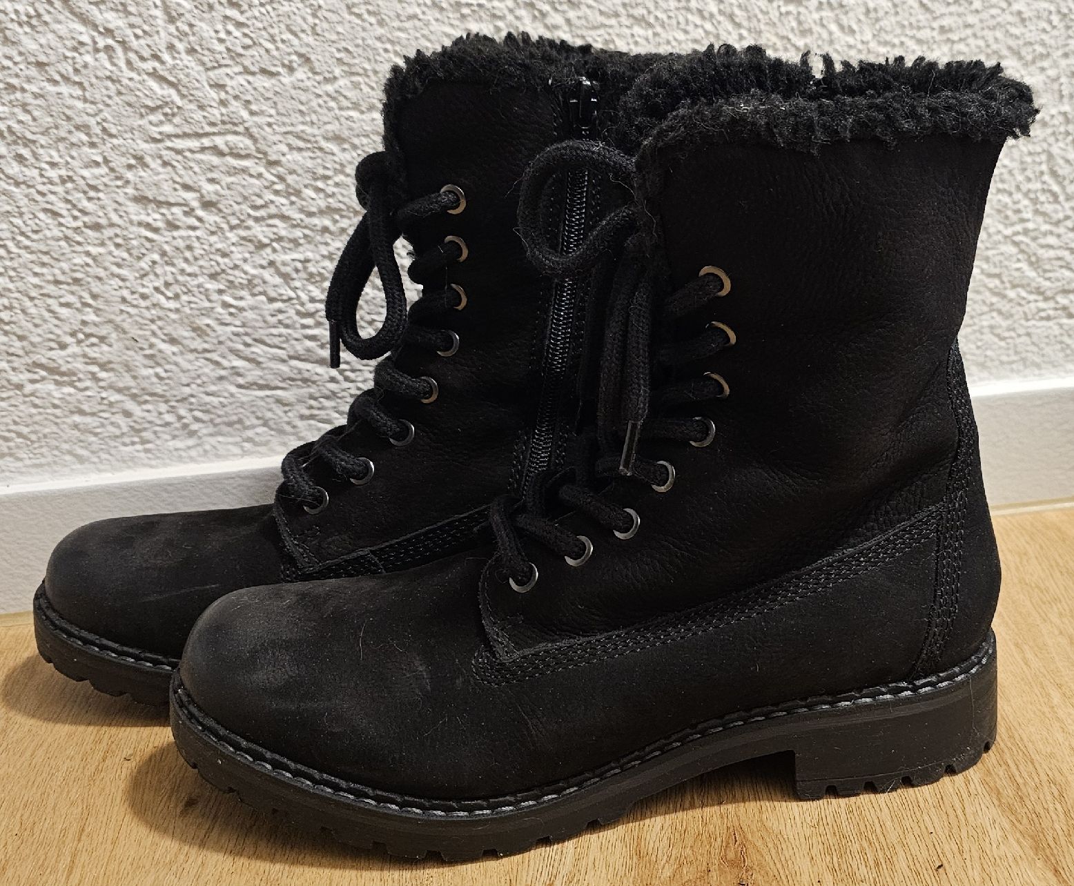 Chaussures femmes: Winterstifeletten – D'occasion à Winkel par aivahmolina