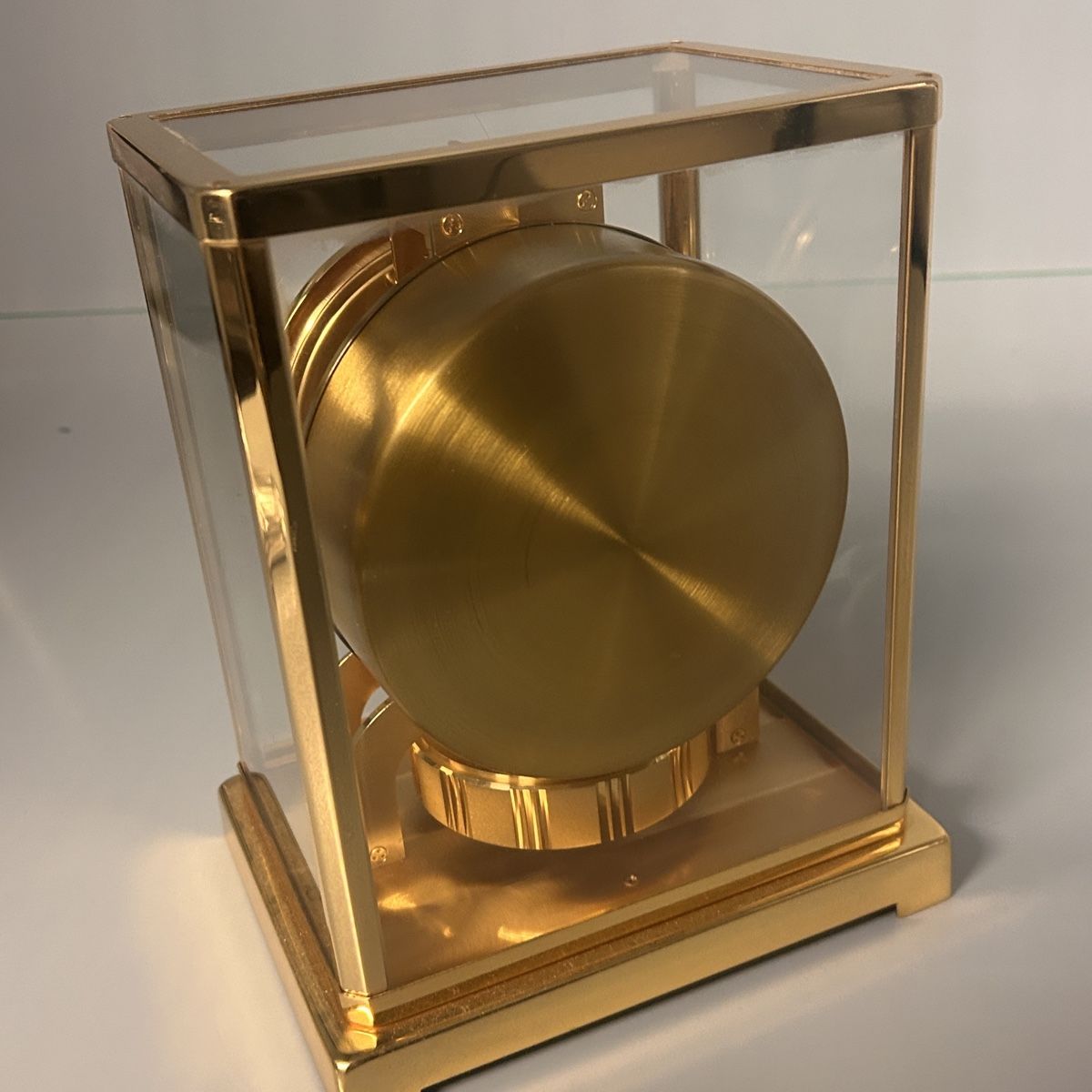 Jaeger-Lecoultre Stand- & Wanduhren: Jaeger-LeCoultre Atmos Uhr – Gebraucht aus Laufen von Bellavitaboom 2