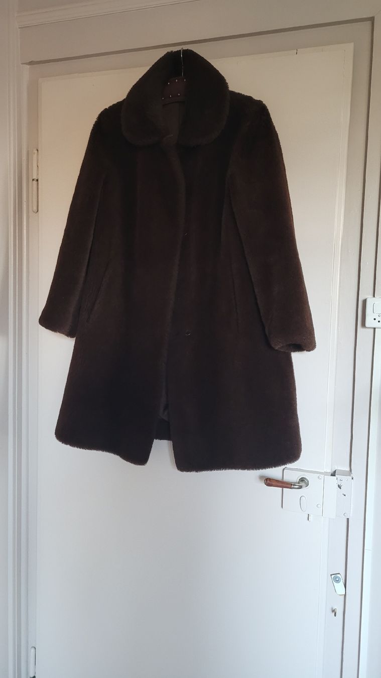 Peter Hahn Cappotti: Lamahaar Mantel Gr.36 Braun – Usato da Winterthur venduto da Wohnhaus 8