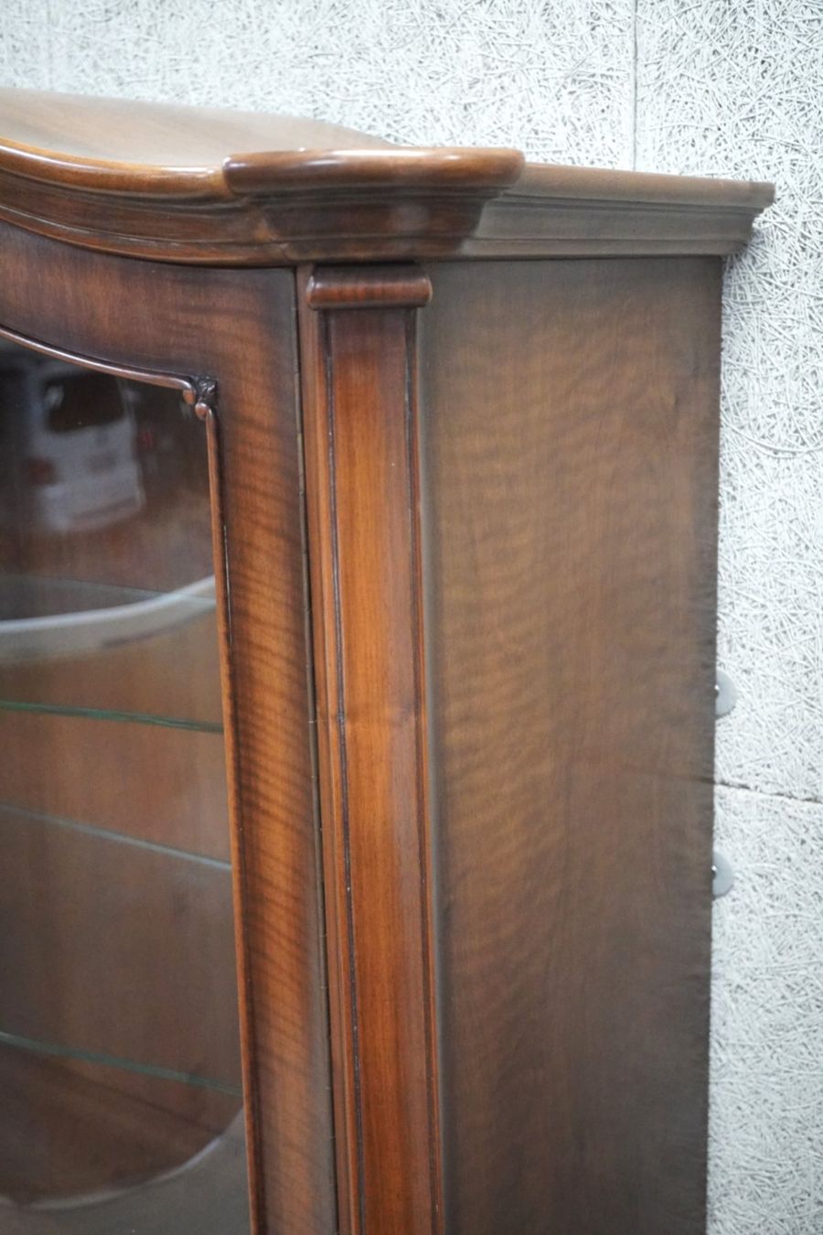 Armadi: Schrankvitrine im Barock oder Rococo Stil (HE367) – Usato da Basel venduto da B.W.B. 7
