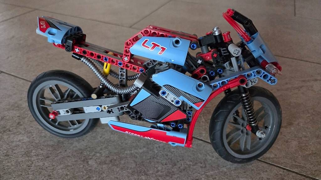Lego Giocattoli: LEGO Technic (Technik) Strassenmotorrad 42036 – Usato da Oberstammheim venduto da cziegeler